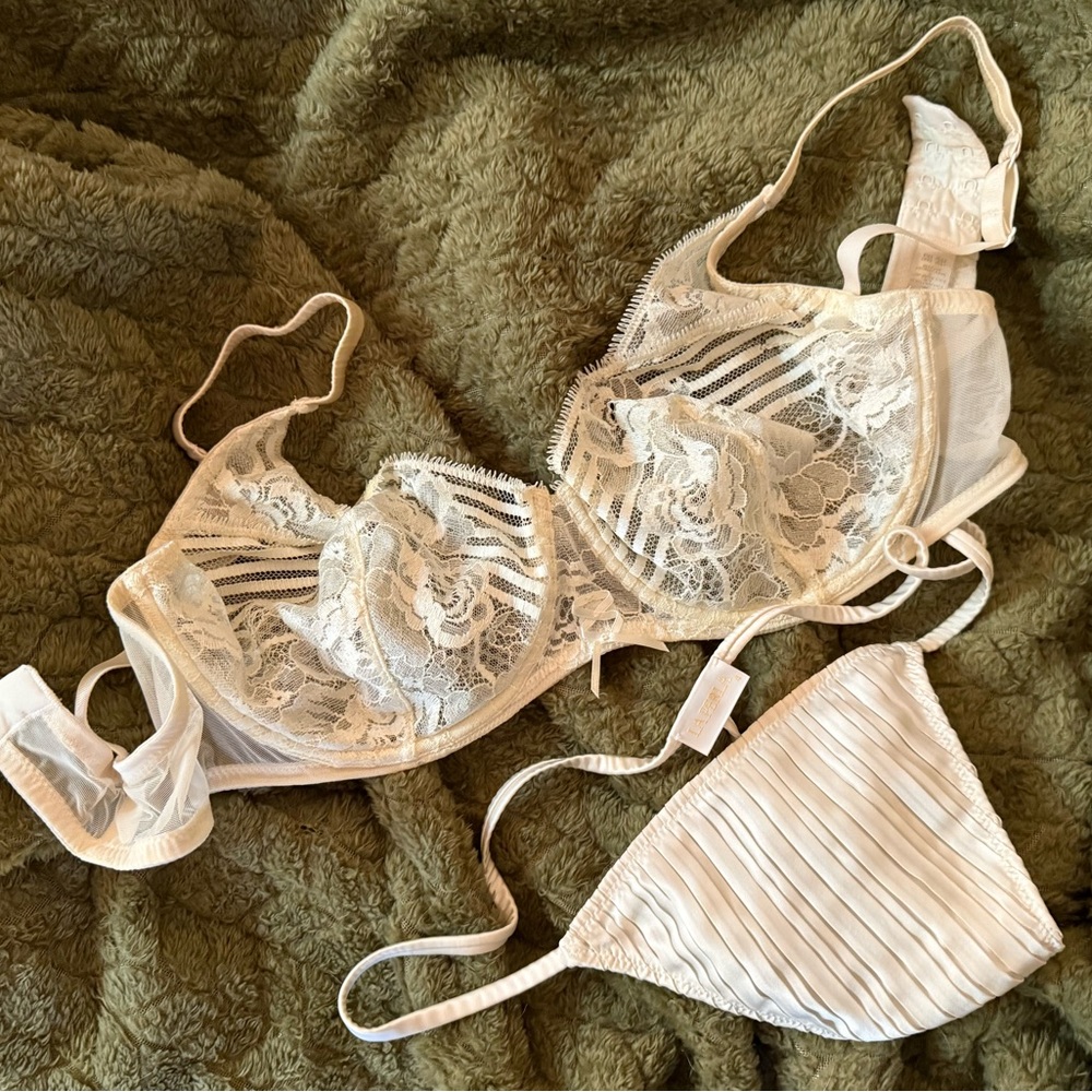 La Perla Cream Lace Bra Set